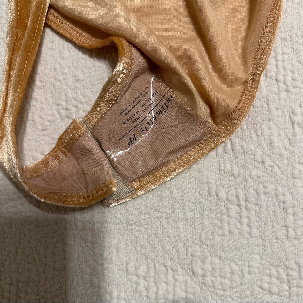 NEW ⭐️⭐️ Intimately Free People Gold velvet Bodysuit with Puff Sleeves sz XL - Picture 7 of 8